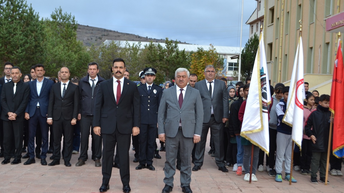 10 Kasım Atatürk'ü Anma Günü Çelenk sunma töreni ve Anma programı Yapıldı.