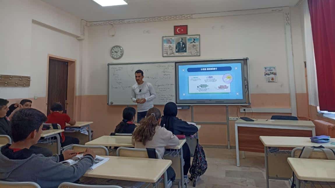 Okul PDR Servisi tarafından 8. öğrencilerine yönelik LGS Tanıtım semineri düzenlendi.